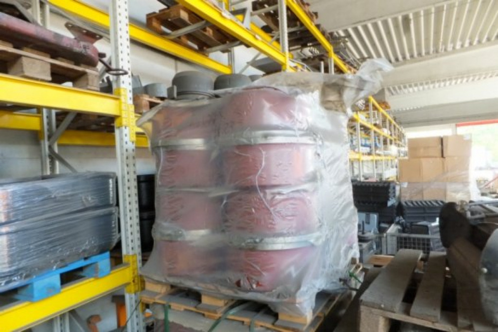 KRONE SD 10 Stück SAF Bremstrommel für 9 t Achse - Тентованный полуприцеп: фото 2 KRONE SD 10 Stück SAF Bremstrommel für 9 t Achse - Тентованный полуприцеп: фото 2