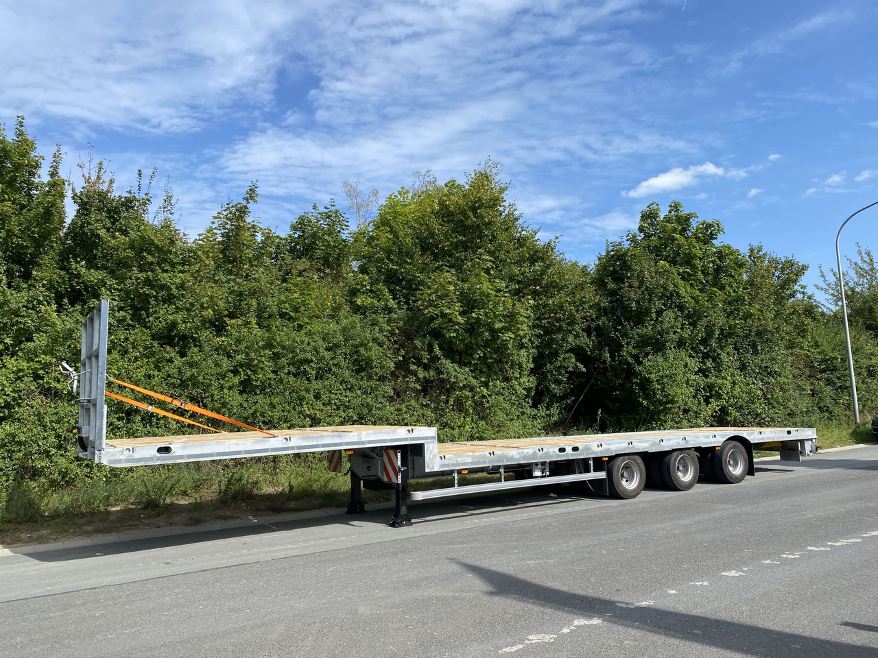 Möslein ST 3-Plato 9,4 3 Achs Satteltieflader Plato 45 t GGfür Fertigteile, Baumaschinen oder Container - Полуприцеп бортовой/ Платформа: фото 1 Möslein ST 3-Plato 9,4 3 Achs Satteltieflader Plato 45 t GGfür Fertigteile, Baumaschinen oder Container - Полуприцеп бортовой/ Платформа: фото 1