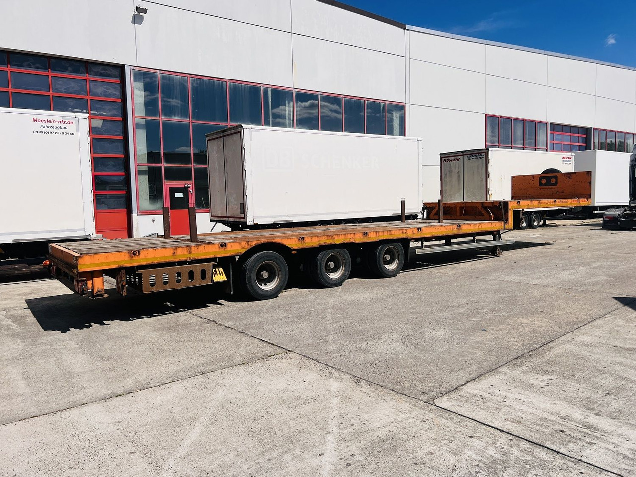 Möslein STO 3 Schwebheim 3 Achs Satteltieflader Plato 45 t GGfür Fertigteile, Baumaschinen oder Container - Низкорамный полуприцеп: фото 2 Möslein STO 3 Schwebheim 3 Achs Satteltieflader Plato 45 t GGfür Fertigteile, Baumaschinen oder Container - Низкорамный полуприцеп: фото 2