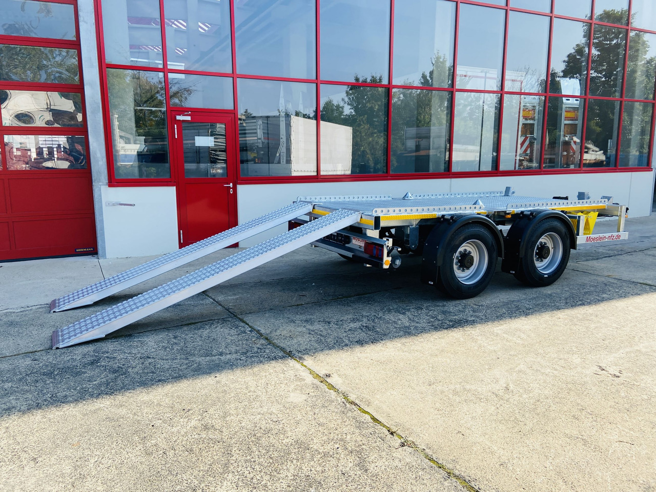 Новый Прицеп бортовой/ Платформа Möslein TMH 2 14 t Tandem- Absetzmuldenanhänger,geschlossenen BodenNeufahrzeug: фото 9 Новый Прицеп бортовой/ Платформа Möslein TMH 2 14 t Tandem- Absetzmuldenanhänger,geschlossenen BodenNeufahrzeug: фото 9