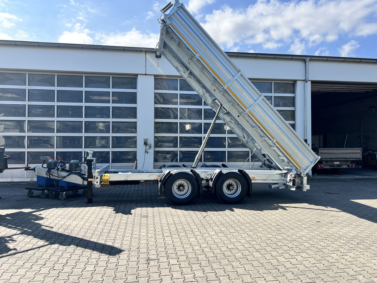 Möslein TTD 19 B neuer 19 t Tandemkipper- Tieflader hydraulischer Klappe - Самосвальный прицеп: фото 5 Möslein TTD 19 B neuer 19 t Tandemkipper- Tieflader hydraulischer Klappe - Самосвальный прицеп: фото 5