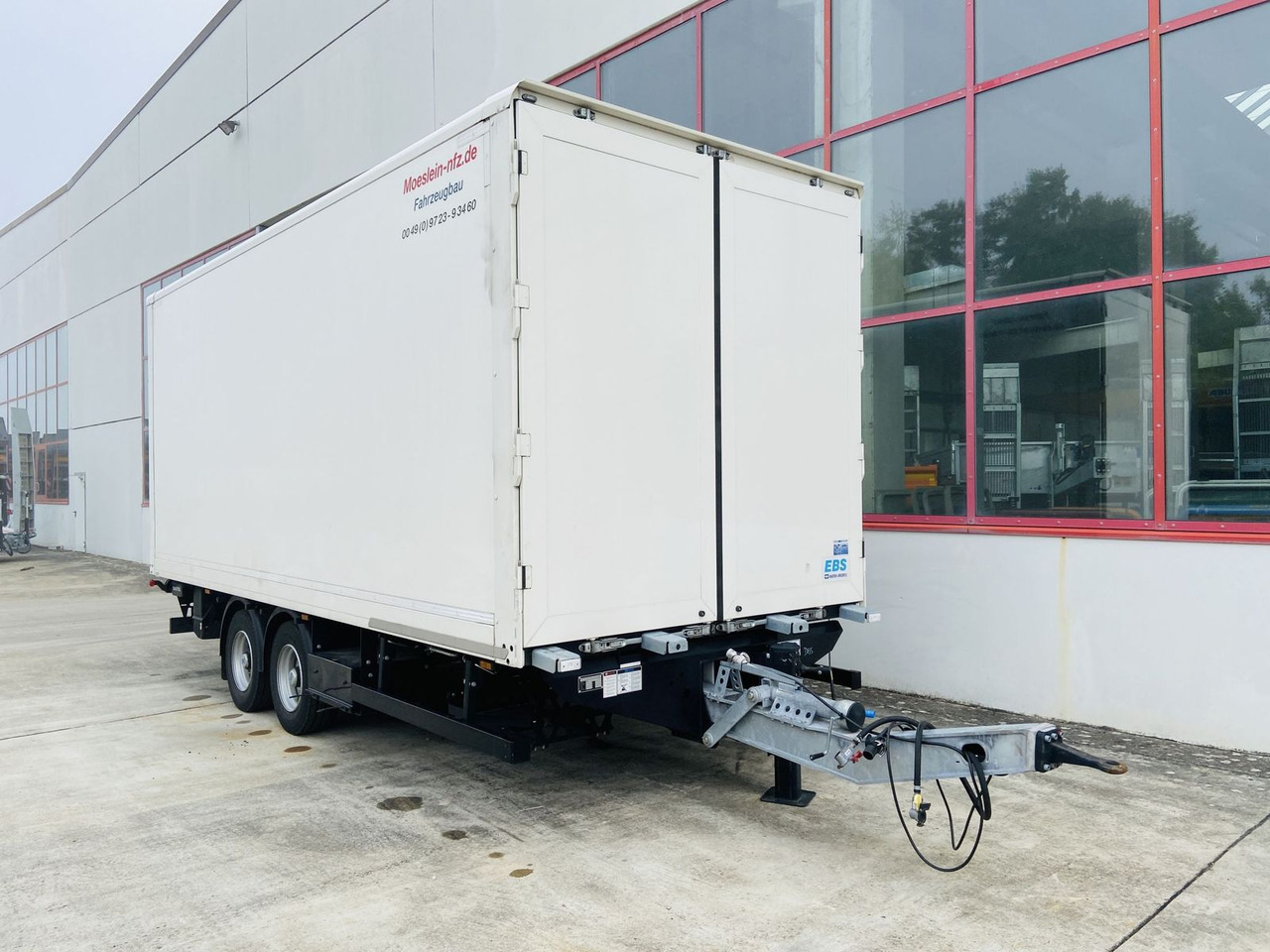 Möslein Tandem Koffer, Ladebordwand 1,5 t + Durchladbar - Прицеп-фургон: фото 1 Möslein Tandem Koffer, Ladebordwand 1,5 t + Durchladbar - Прицеп-фургон: фото 1