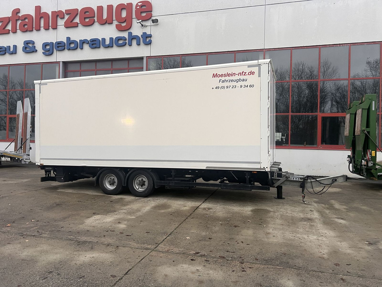 Möslein Tandem Koffer mit Ladebordwand 1,5 t + Durchlad - Прицеп-фургон: фото 5 Möslein Tandem Koffer mit Ladebordwand 1,5 t + Durchlad - Прицеп-фургон: фото 5