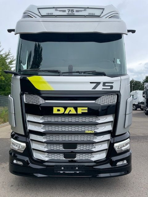 DAF XG+ 480 FT 75 Jahre DAF Edition "Limitiert" DAF XG+ 480 FT 75 Jahre DAF Edition - Тягач: фото 4 DAF XG+ 480 FT 75 Jahre DAF Edition "Limitiert" DAF XG+ 480 FT 75 Jahre DAF Edition - Тягач: фото 4