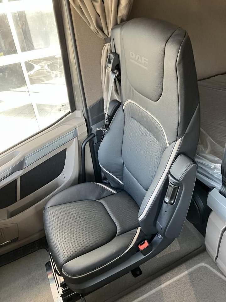 Тягач DAF XG  530 FT 2x verfügbar: фото 8