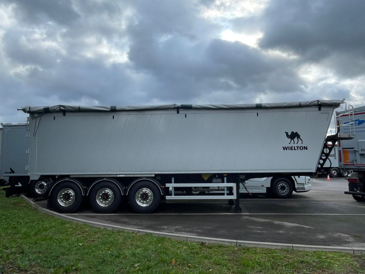 Wielton Bulk Master 51 cbm 3-Achs Alukipper Wielton Bulk Master 51 cbm 3-Achs Alukipper - Самосвальный полуприцеп: фото 3 Wielton Bulk Master 51 cbm 3-Achs Alukipper Wielton Bulk Master 51 cbm 3-Achs Alukipper - Самосвальный полуприцеп: фото 3