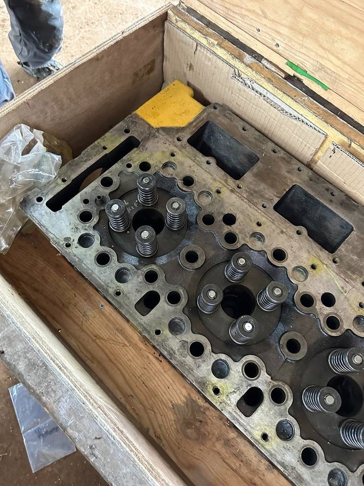 CAT 7N9532 7N-9532 cylinder head  - Двигатель для Строительной техники: фото 4 CAT 7N9532 7N-9532 cylinder head  - Двигатель для Строительной техники: фото 4