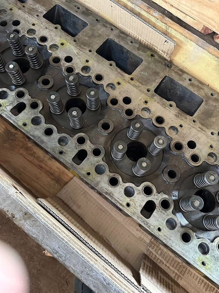 CAT 7N9532 7N-9532 cylinder head  - Двигатель для Строительной техники: фото 3 CAT 7N9532 7N-9532 cylinder head  - Двигатель для Строительной техники: фото 3