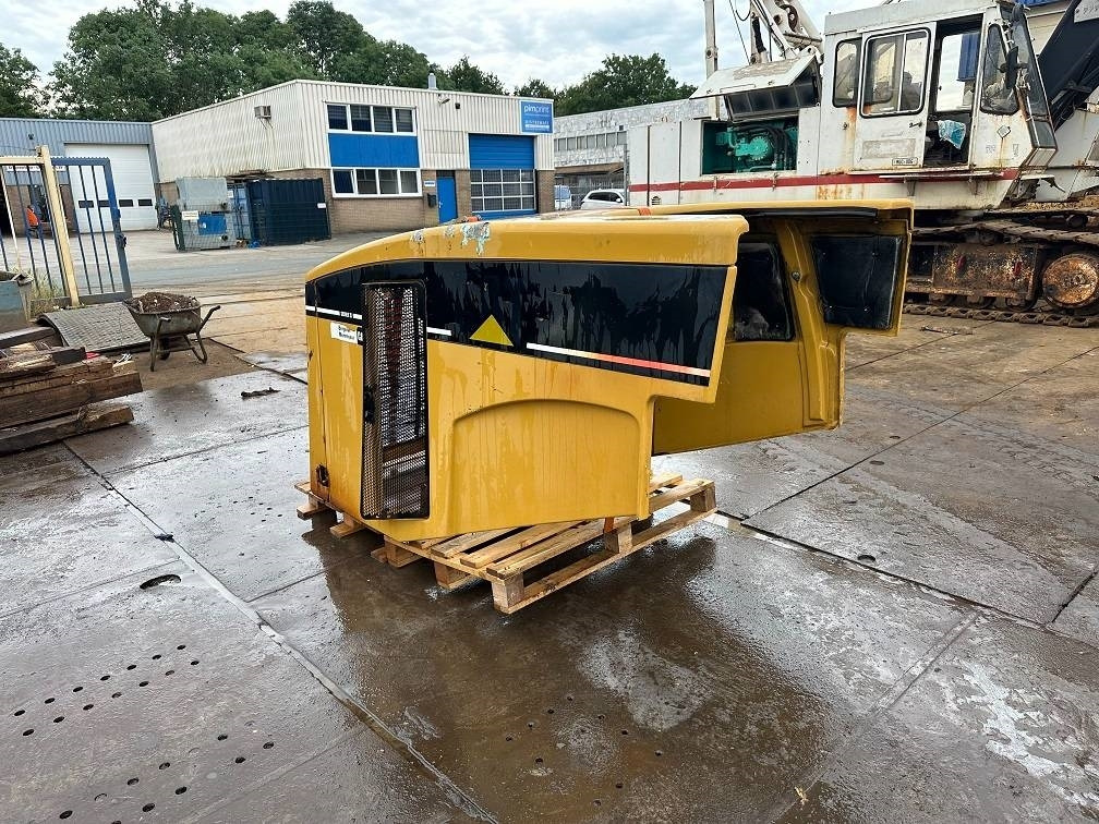 CAT 950 G II engine cover  - Кабина для Строительной техники: фото 2 CAT 950 G II engine cover  - Кабина для Строительной техники: фото 2