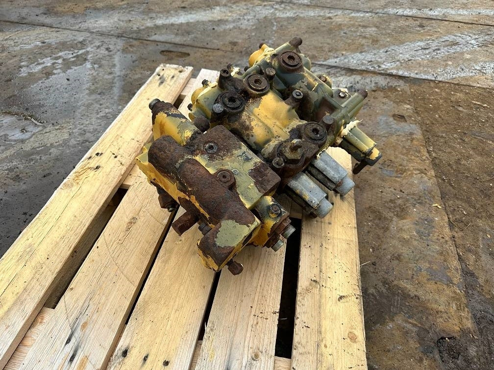 CAT 950 G II valve  - Гидравлика для Строительной техники: фото 2 CAT 950 G II valve  - Гидравлика для Строительной техники: фото 2
