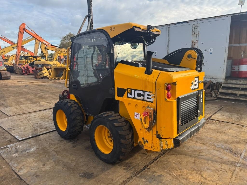 JCB 250T4 - Мини-погрузчик с бортовым поворотом: фото 3 JCB 250T4 - Мини-погрузчик с бортовым поворотом: фото 3