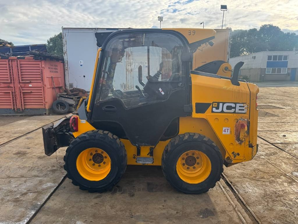 JCB 250T4 - Мини-погрузчик с бортовым поворотом: фото 1 JCB 250T4 - Мини-погрузчик с бортовым поворотом: фото 1