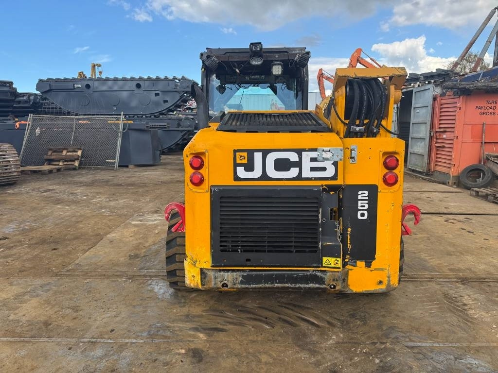 JCB 250t4 - Мини-погрузчик с бортовым поворотом: фото 4 JCB 250t4 - Мини-погрузчик с бортовым поворотом: фото 4