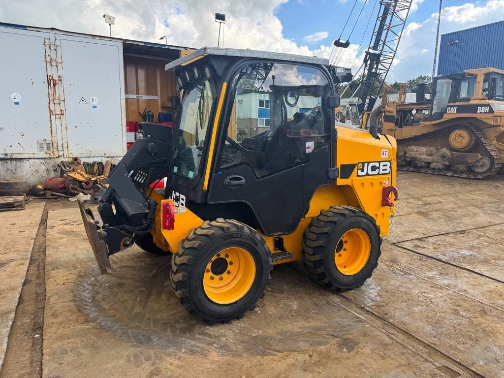 JCB 250t4 - Мини-погрузчик с бортовым поворотом: фото 2 JCB 250t4 - Мини-погрузчик с бортовым поворотом: фото 2