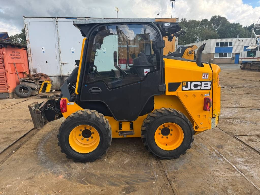 JCB 250t4 - Мини-погрузчик с бортовым поворотом: фото 1 JCB 250t4 - Мини-погрузчик с бортовым поворотом: фото 1