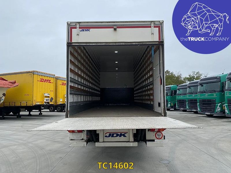 Грузовик с закрытым кузовом Mercedes-Benz Antos 1827: фото 8