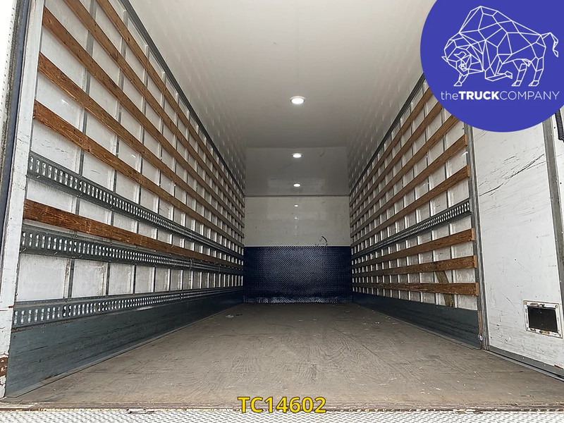 Грузовик с закрытым кузовом Mercedes-Benz Antos 1827: фото 9