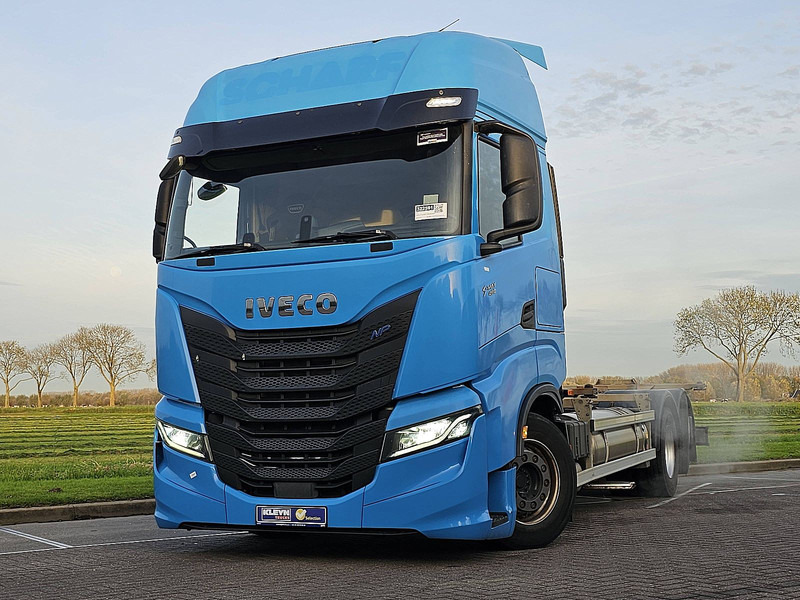 Iveco S-WAY AS260S46 6x2*4 LNG GAS - Грузовик-контейнеровоз/ Сменный кузов: фото 1 Iveco S-WAY AS260S46 6x2*4 LNG GAS - Грузовик-контейнеровоз/ Сменный кузов: фото 1