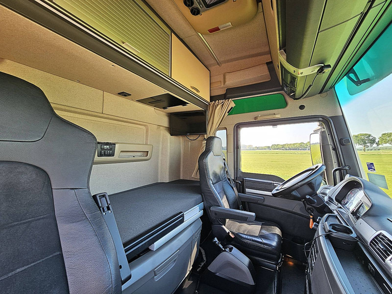 Фото интерьера 3: Грузовик-шасси MAN 26.500 TGX XXL 6X2-4 LL WB420