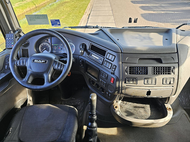 Фото интерьера 1: Тягач DAF XF 460 SSC MANUAL 2X TANK