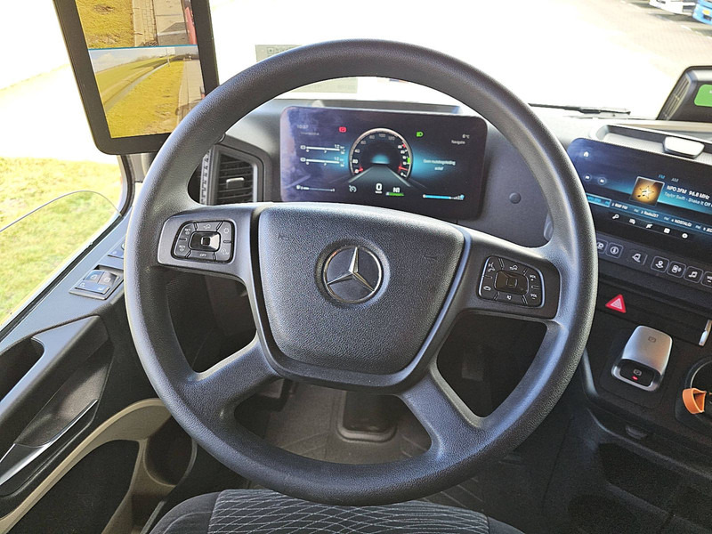 Фото интерьера 2: Тягач Mercedes-Benz ACTROS 1848 LS MP5 GIGASPACE