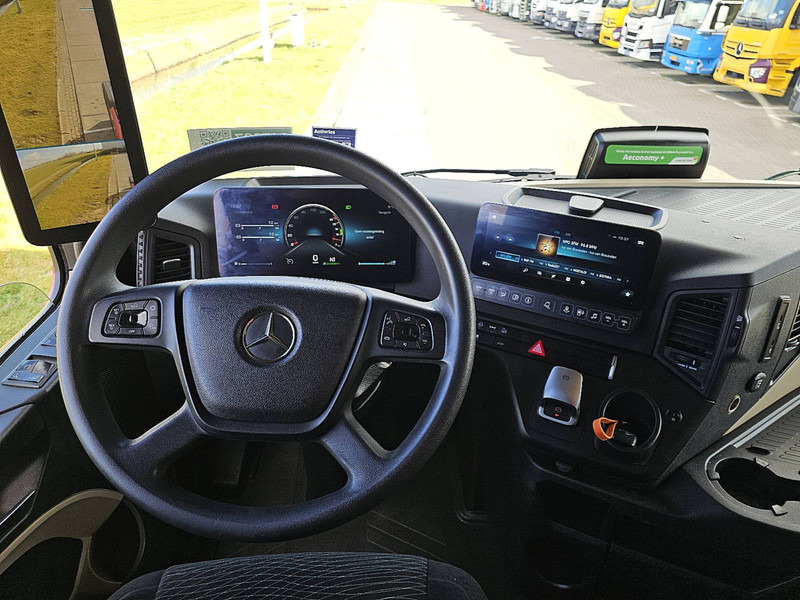 Фото интерьера 1: Тягач Mercedes-Benz ACTROS 1848 LS MP5 GIGASPACE