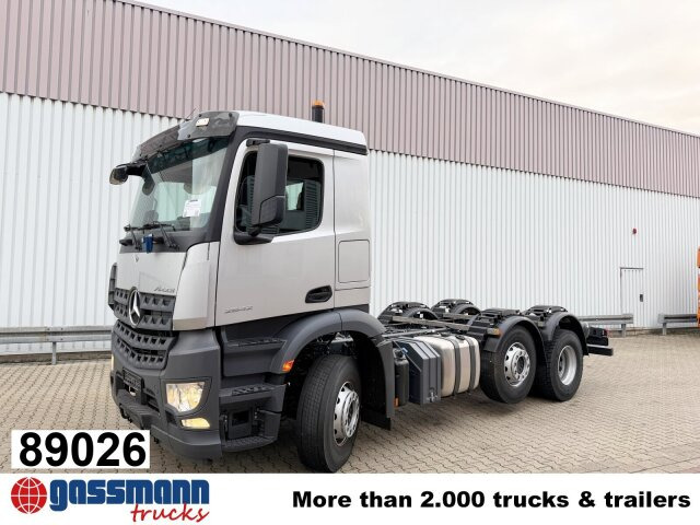 Mercedes-Benz Arocs 2542/45 L 6x2/4, Vorlauflenk-/liftachse, - Грузовик-шасси: фото 1 Mercedes-Benz Arocs 2542/45 L 6x2/4, Vorlauflenk-/liftachse, - Грузовик-шасси: фото 1