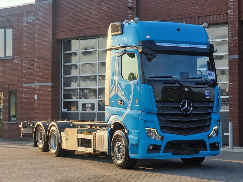 Mercedes-Benz Actros 2553 6x2 - BDF - Retarder - 4.90 WB - Loadlift - Full air - Грузовик-контейнеровоз/ Сменный кузов: фото 1 Mercedes-Benz Actros 2553 6x2 - BDF - Retarder - 4.90 WB - Loadlift - Full air - Грузовик-контейнеровоз/ Сменный кузов: фото 1