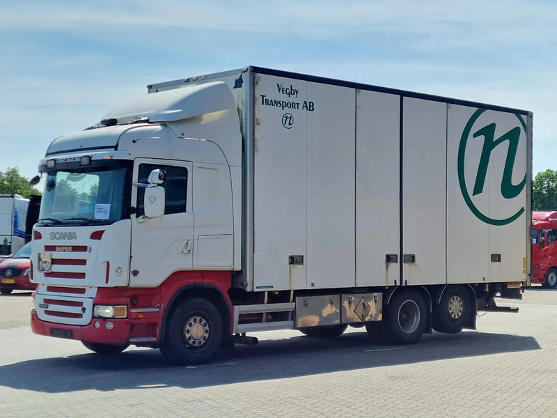 Scania R500 V8 Highline 6x2*4 - Box with side doors - Loadlift - Manual gearbox with retarder - Full air - Steering axle - Грузовик с закрытым кузовом: фото 3 Scania R500 V8 Highline 6x2*4 - Box with side doors - Loadlift - Manual gearbox with retarder - Full air - Steering axle - Грузовик с закрытым кузовом: фото 3