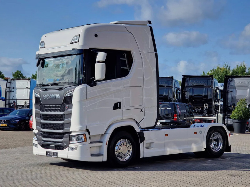 Scania 590S V8 NGS Highline 4x2 - New - Facelift - Full spec - Retarder - Leather - Full air - Тягач: фото 3 Scania 590S V8 NGS Highline 4x2 - New - Facelift - Full spec - Retarder - Leather - Full air - Тягач: фото 3