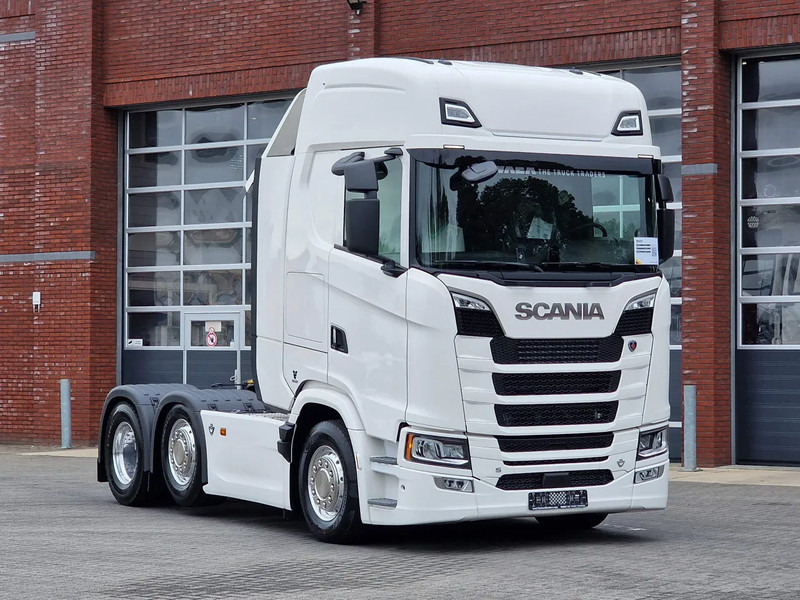 Scania 590S V8 NGS Highline 6x2/4 - New - Full spec - Retarder - Night clima - New dashboard - Leather - NEW - Тягач: фото 1 Scania 590S V8 NGS Highline 6x2/4 - New - Full spec - Retarder - Night clima - New dashboard - Leather - NEW - Тягач: фото 1