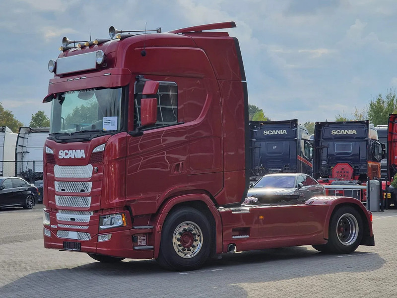 Scania S500 NGS Highline 4x2 - Retarder - Night clima - Full air - Custom interior - Full spoiler - 2 tank - Тягач: фото 3 Scania S500 NGS Highline 4x2 - Retarder - Night clima - Full air - Custom interior - Full spoiler - 2 tank - Тягач: фото 3