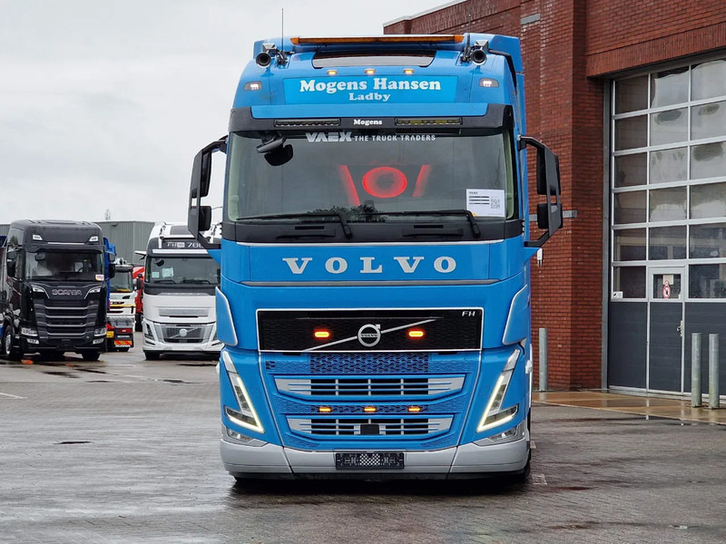 Volvo FH 13.500 Globetrotter 6x2 - I Save - PTO/hydraulics - Full air - Custom interior - Тягач: фото 2 Volvo FH 13.500 Globetrotter 6x2 - I Save - PTO/hydraulics - Full air - Custom interior - Тягач: фото 2
