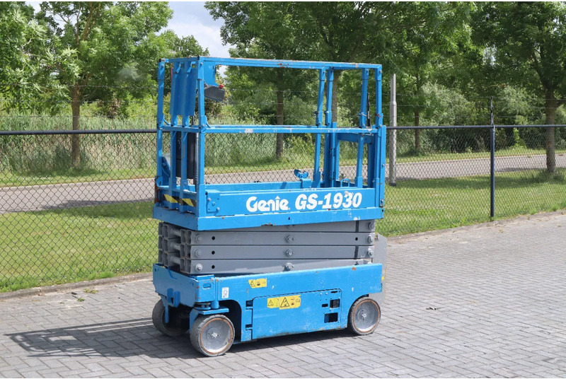 Genie GS-1930 | 7.8 METER | 227 KG - Ножничный подъемник: фото 3 Genie GS-1930 | 7.8 METER | 227 KG - Ножничный подъемник: фото 3