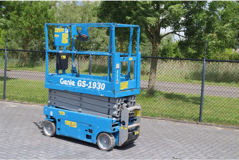Genie GS-1930 | 7.8 METER | 227 KG - Ножничный подъемник: фото 2 Genie GS-1930 | 7.8 METER | 227 KG - Ножничный подъемник: фото 2