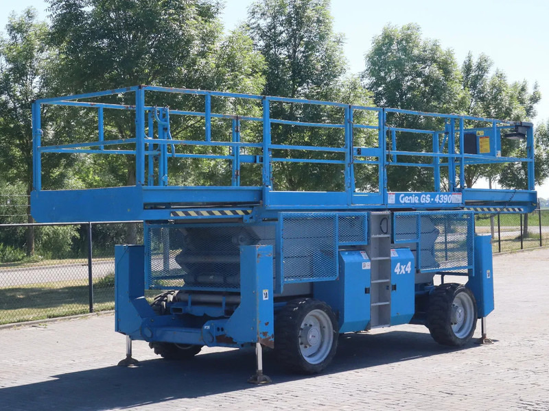 Genie GS-4390 RT | 15 METER | 680 KG - Ножничный подъемник: фото 5 Genie GS-4390 RT | 15 METER | 680 KG - Ножничный подъемник: фото 5