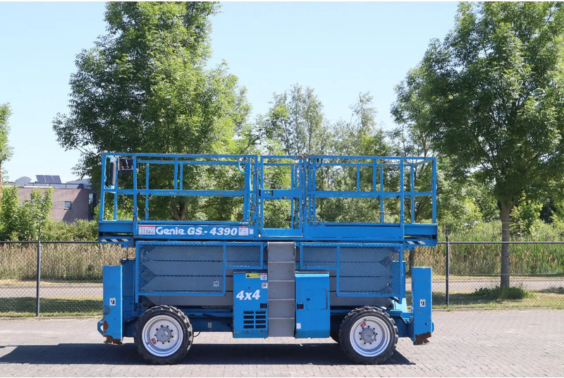 Genie GS-4390 RT | 15 METER | 680 KG - Ножничный подъемник: фото 1 Genie GS-4390 RT | 15 METER | 680 KG - Ножничный подъемник: фото 1