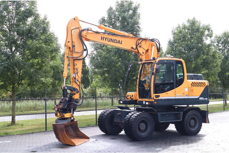 Hyundai ROBEX 140W-9A | ROTOTILT | BUCKET | ONLY 3502 HOUR! | GOOD TIRES - Колёсный экскаватор: фото 2 Hyundai ROBEX 140W-9A | ROTOTILT | BUCKET | ONLY 3502 HOUR! | GOOD TIRES - Колёсный экскаватор: фото 2