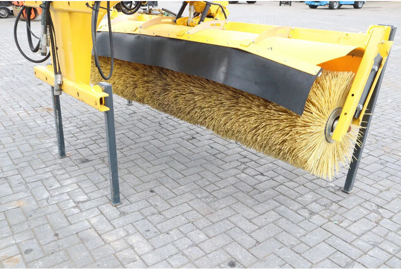 STARK RSW 3000 S | SWEEPER | BRUSH | KEHRMASCHINE | WATER SPRAY - Щетка: фото 4 STARK RSW 3000 S | SWEEPER | BRUSH | KEHRMASCHINE | WATER SPRAY - Щетка: фото 4