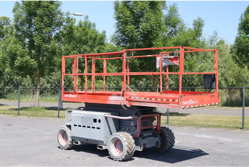 Skyjack SJ 6832 RTE | 12 METER | 454 KG - Ножничный подъемник: фото 5 Skyjack SJ 6832 RTE | 12 METER | 454 KG - Ножничный подъемник: фото 5