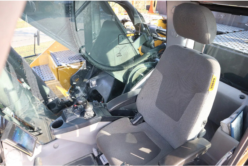 Гусеничный экскаватор Volvo EC480 EL | HAMMER LINES | BUCKET | QUICK COUPLER: фото 16 Гусеничный экскаватор Volvo EC480 EL | HAMMER LINES | BUCKET | QUICK COUPLER: фото 16