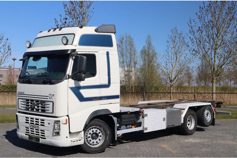 Volvo FH 460 | 6X2 | MANUAL | BDF | RETARDER | EURO 3 - Грузовик-шасси: фото 1 Volvo FH 460 | 6X2 | MANUAL | BDF | RETARDER | EURO 3 - Грузовик-шасси: фото 1