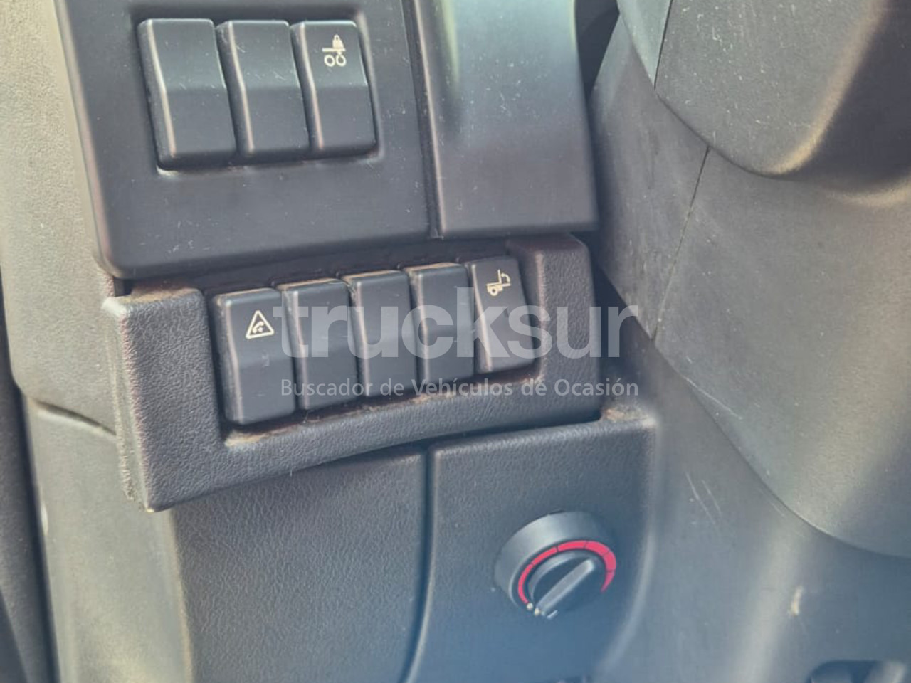 RENAULT D320.26 - Тентованный грузовик: фото 3 RENAULT D320.26 - Тентованный грузовик: фото 3
