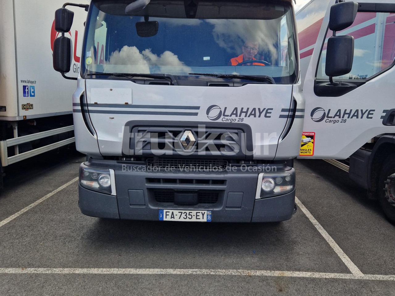 RENAULT D320.26 ejes 6x2*4 - Тентованный грузовик: фото 2 RENAULT D320.26 ejes 6x2*4 - Тентованный грузовик: фото 2