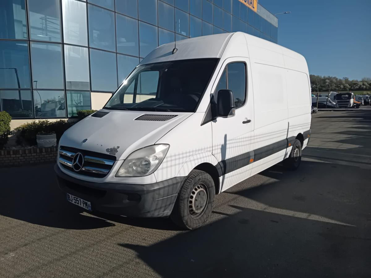 Mercedes Sprinter 218 CDI - Цельнометаллический фургон: фото 2 Mercedes Sprinter 218 CDI - Цельнометаллический фургон: фото 2