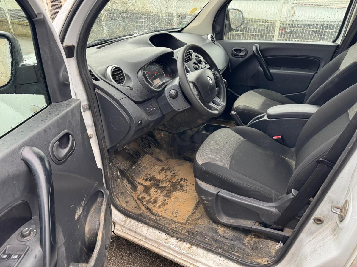 Фото интерьера 1: Цельнометаллический фургон Renault Kangoo 1.5 DCI