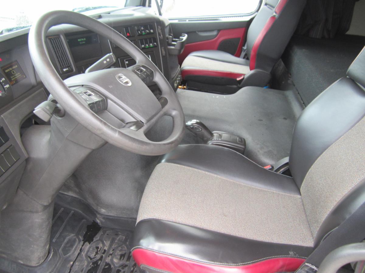 Фото интерьера 1: Тягач Volvo FMX 460