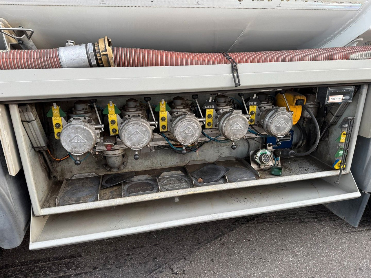 MAN TGS 35.480 8x2*6 Euro 6 23.000 l ADR Tanktruck - Грузовик-цистерна: фото 5 MAN TGS 35.480 8x2*6 Euro 6 23.000 l ADR Tanktruck - Грузовик-цистерна: фото 5