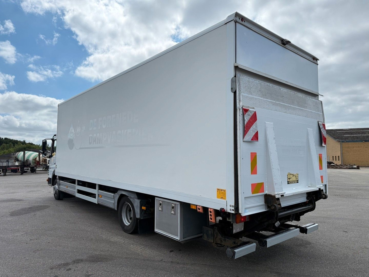 Mercedes-Benz Atego 1218 4x2 Euro 5 8,0 m. koffer - Грузовик с закрытым кузовом: фото 4 Mercedes-Benz Atego 1218 4x2 Euro 5 8,0 m. koffer - Грузовик с закрытым кузовом: фото 4