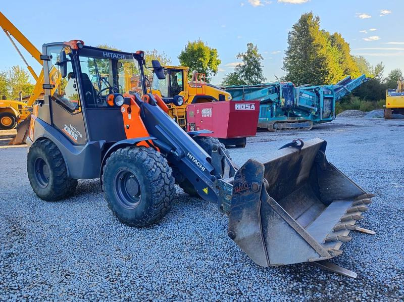 Hitachi ZW95 - Колёсный погрузчик: фото 3 Hitachi ZW95 - Колёсный погрузчик: фото 3